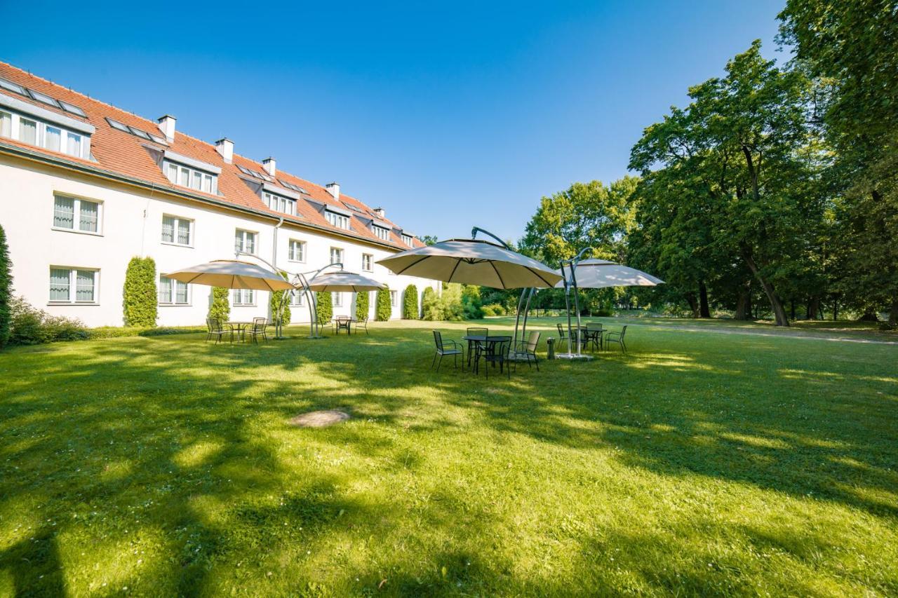 Palac Pod Kampinosem - Blisko Warszawy Leszno  Exterior photo